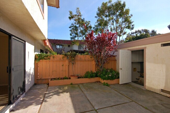 Building Photo - Beautiful 4BR/2.5BA Condo in Tanglewood!!!