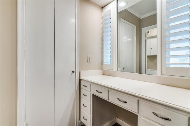 Building Photo - 7826 Meadow Park Dr