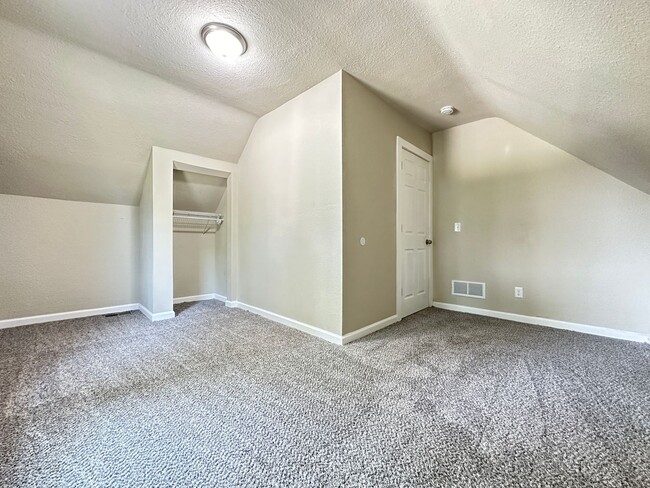 Building Photo - 4 Bedroom Remodeled Home in Chariton