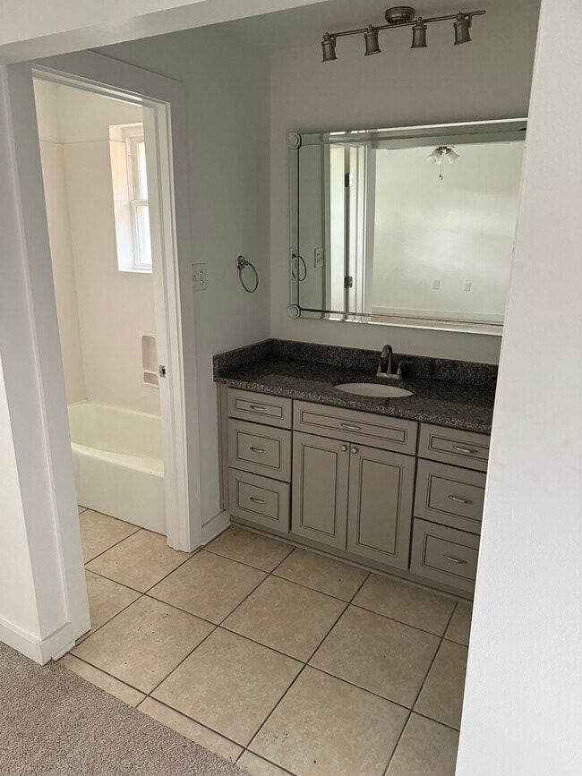 Building Photo - 9734 Mint Dr