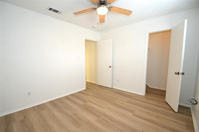 Building Photo - 1202 Southport Dr