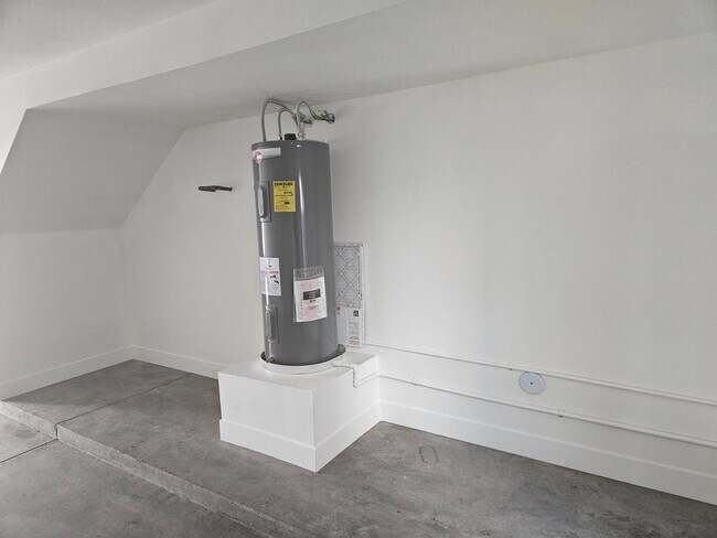 Building Photo - 283 S Roosevelt St