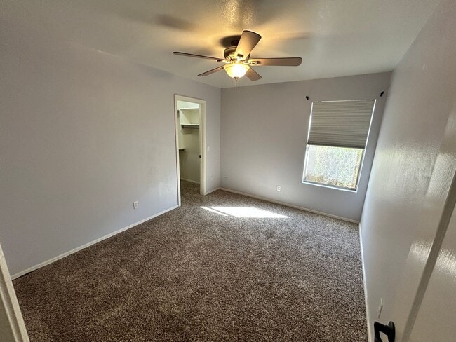 Building Photo - 3 Bed/ 2 Bath Home with Den in Arrowhead Ranch with Pool!