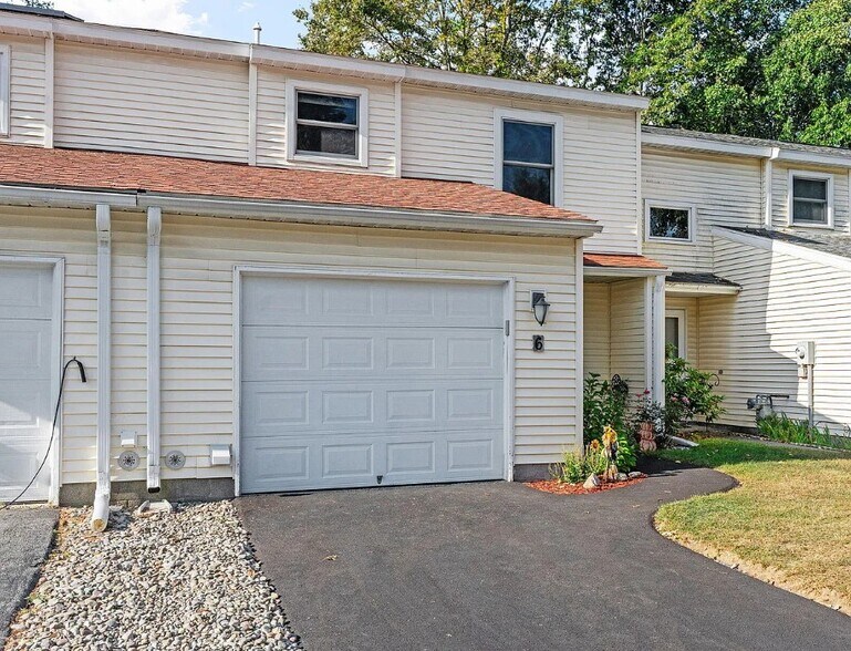 Building Photo - 6 Heartwood Ct