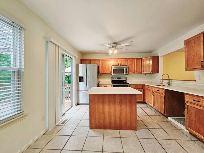 Building Photo - 435 Oakton Way