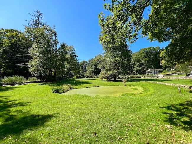 Building Photo - 301 Haviland Rd