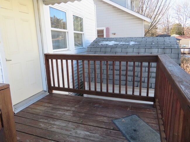 Building Photo - 6948 W Wellington Ave