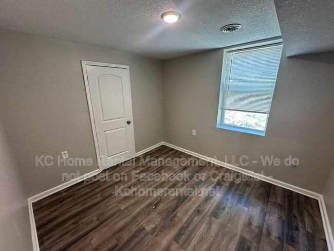 Building Photo - 4140 E 60 Terrace