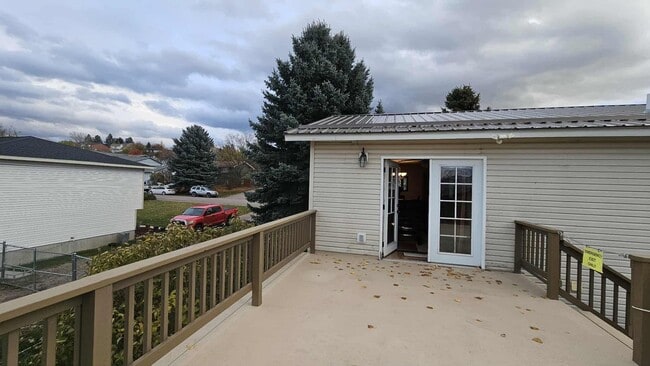 Building Photo - Fully Furnished House with views and all u...