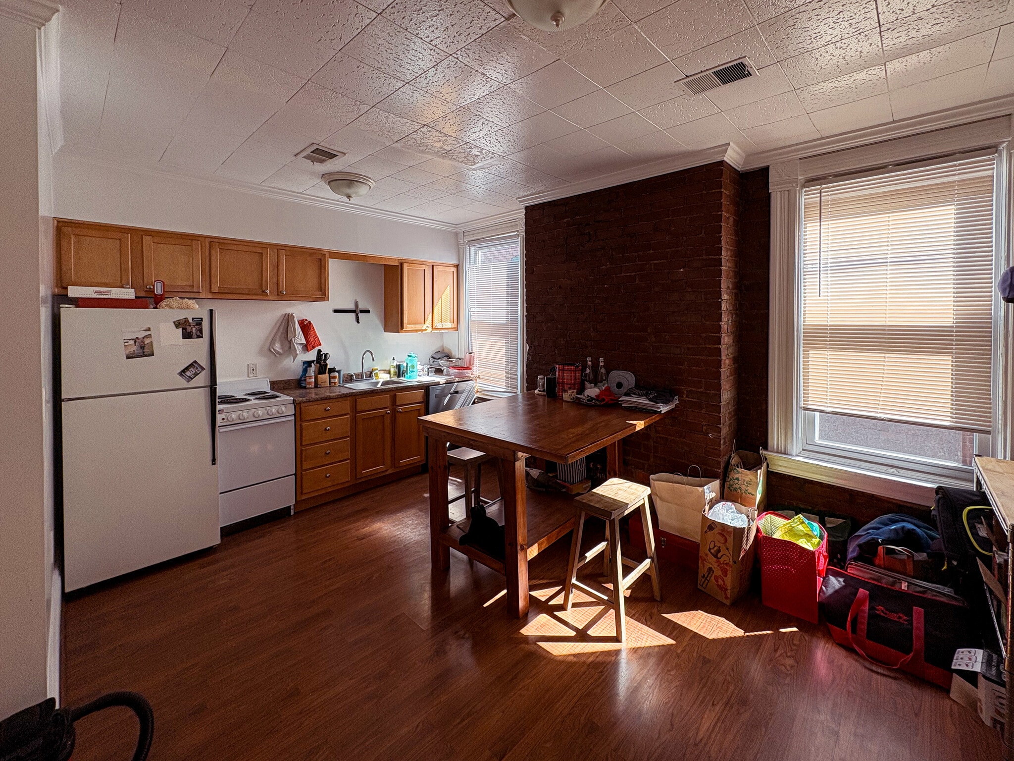 Building Photo - 627 S Negley Ave