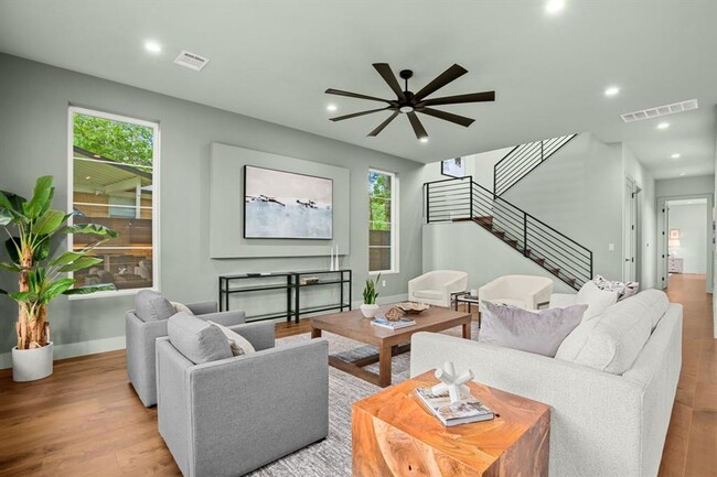 Building Photo - Stunning South Austin Oasis