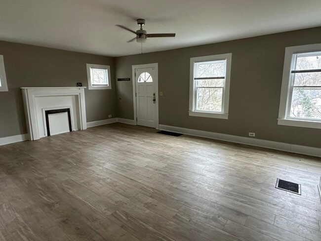 Building Photo - 302 Clay St