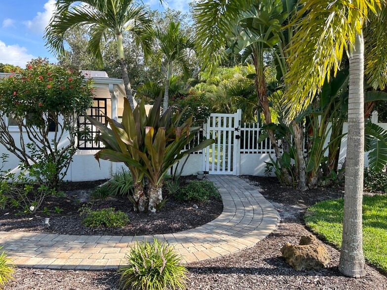 Front Gate - Private - 4815 3rd Ave NW