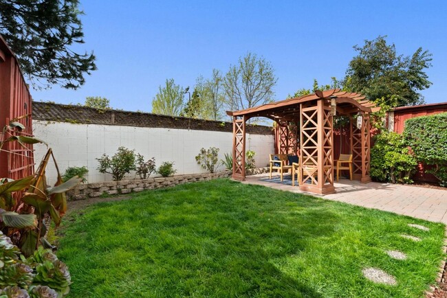 Building Photo - $3,790 - BEAUTIFULLY REMODELED THREE BEDRO...