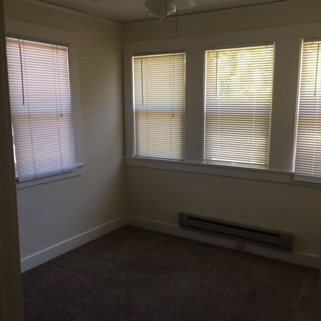 Building Photo - 3685 Arizona St