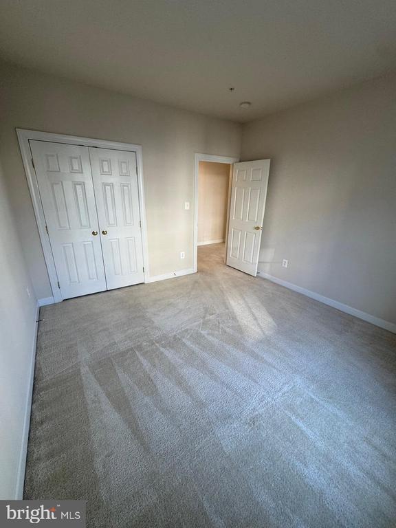 Building Photo - 9500 Hyde Pl