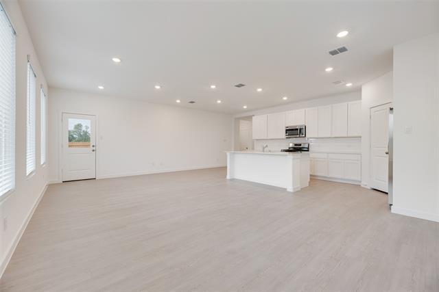 Building Photo - 900 Raintree Rd