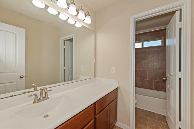 Building Photo - 17423 Waterview Dr