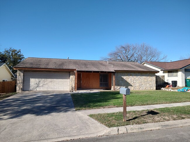 Building Photo - Live Oak 3 Bedroom Single Story Home