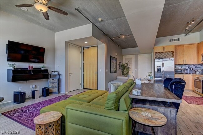 Building Photo - 353 E Bonneville Ave