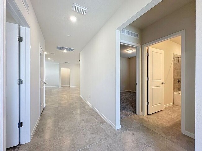 Building Photo - Tohoqua Beauty!