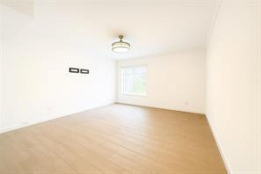 Building Photo - 2260 NE 67th St
