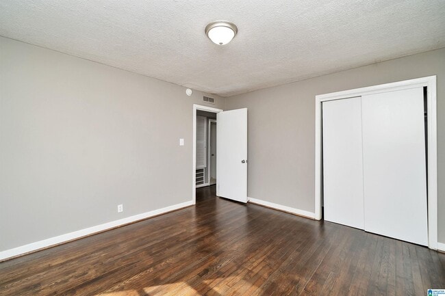 Building Photo - 832 Alden Ave