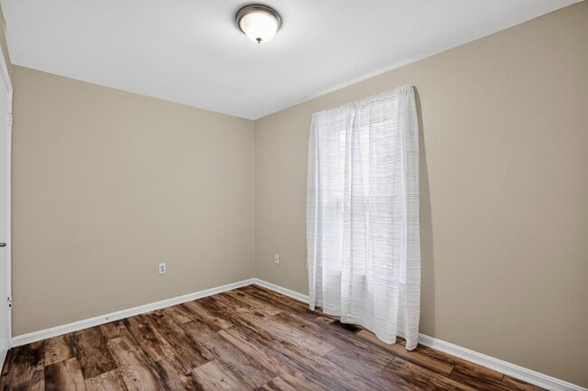 Building Photo - 915 Crystal Rock Rd