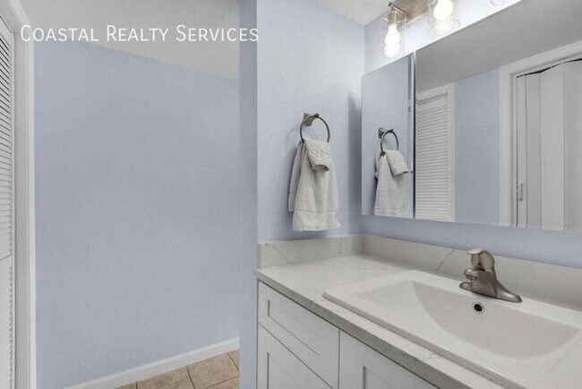 Building Photo - 210 Pelham Rd