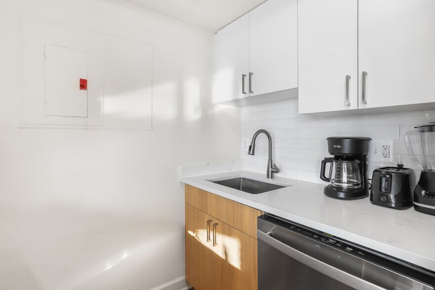 Building Photo - 801 15th St S