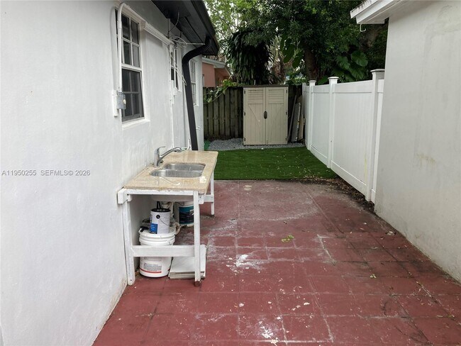 Building Photo - 5720 Sheridan St