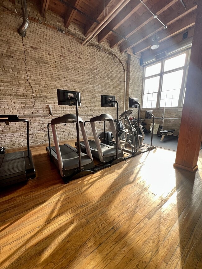 Building Photo - 413 N 2nd St