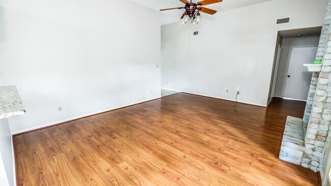 Building Photo - 171 E Pathfinders Cir
