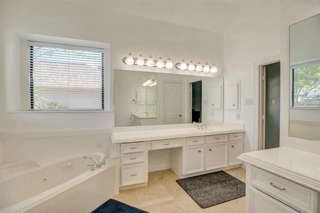 Building Photo - 301 Winding Oak Ln S