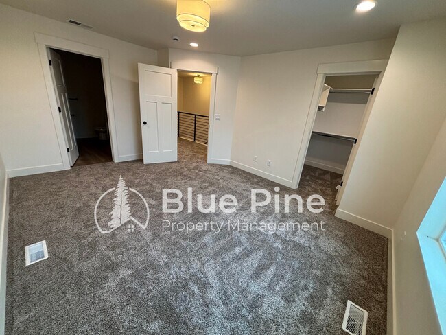 Building Photo - 2390 Caliber Pl