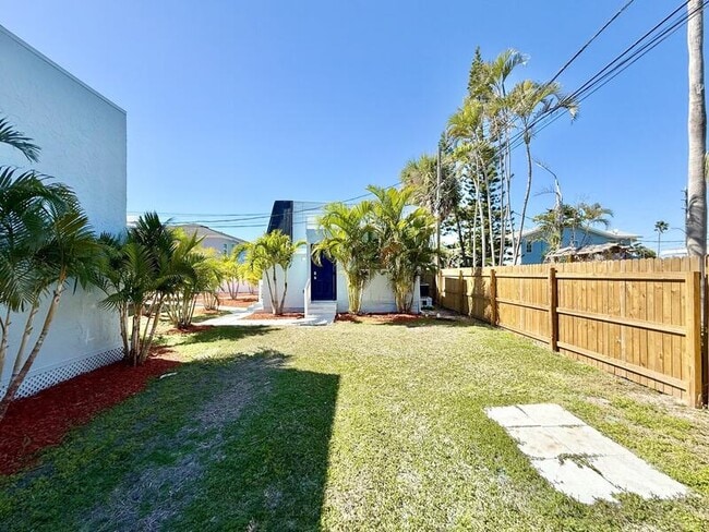 Building Photo - 14125 Palm St