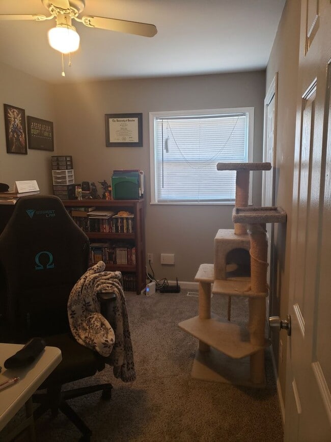 Building Photo - 3bed/1bath in Kenwood neighborhood