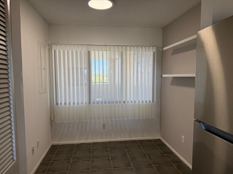 Building Photo - 835 S Osprey Ave