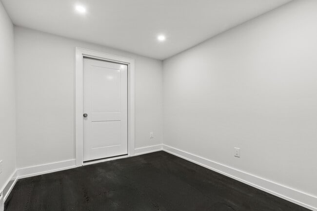 Building Photo - 86 Maple Ave