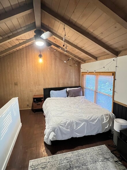 Bedroom - 214 E Cleburn St