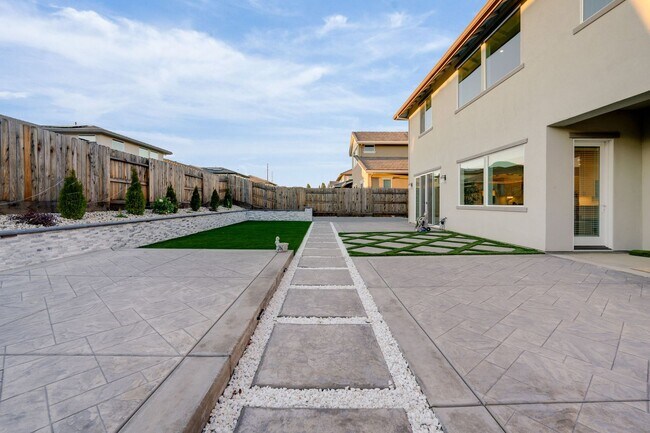 Building Photo - Luxury 4 Bedroom Home in Gated El Dorado Hills Community!