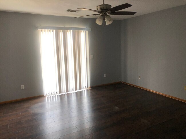 Building Photo - COMING SOON! APPLE VALLEY DESERT KNOLLS 4 ...