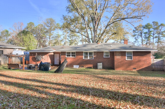 Building Photo - 2426 Brentwood Pl