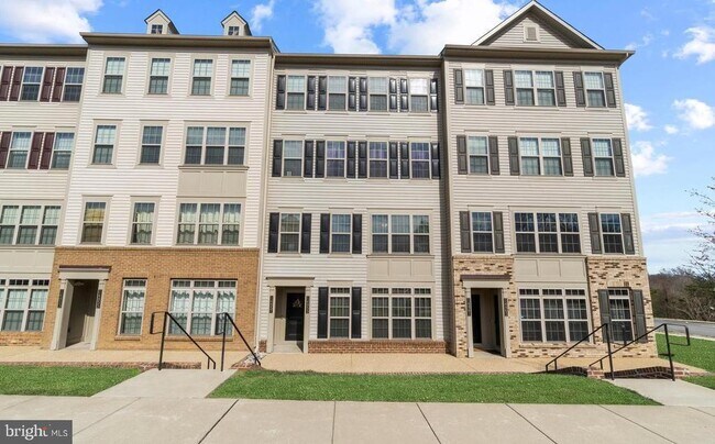 Building Photo - 14859 Chrysler Ct