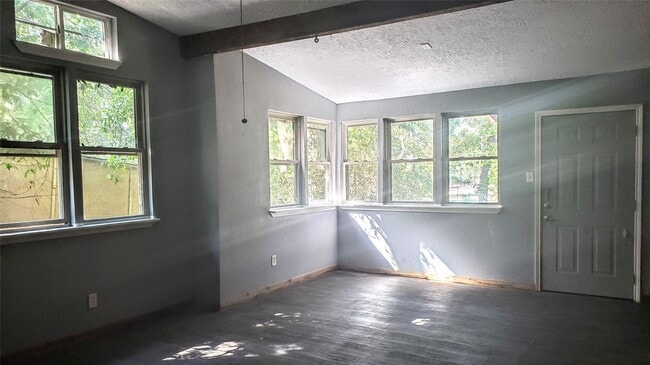 Building Photo - 5934 Beech Dr