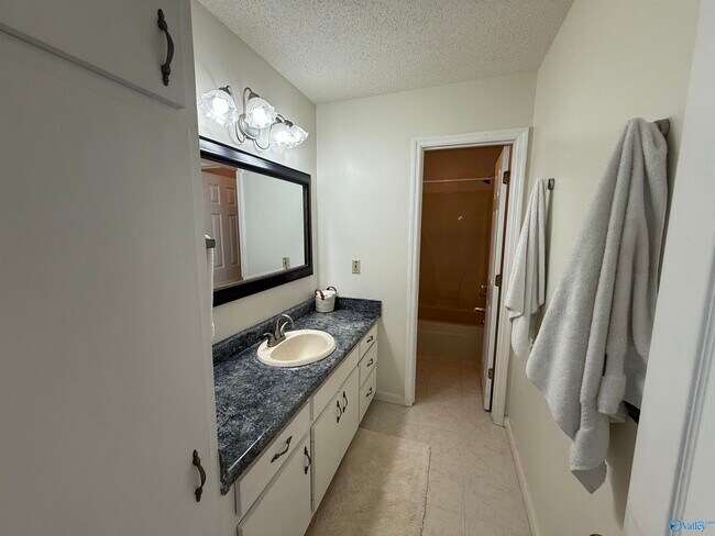 Building Photo - 122 Mykeys Way