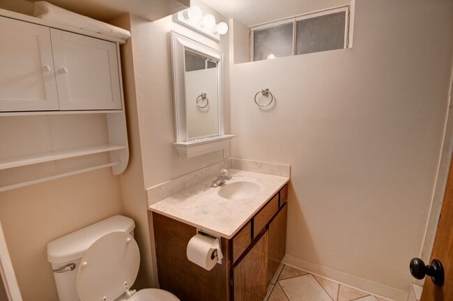 Building Photo - 4 Bedroom 2 Bathroom Located on the Boise Bench (Available for a 6 month lease).