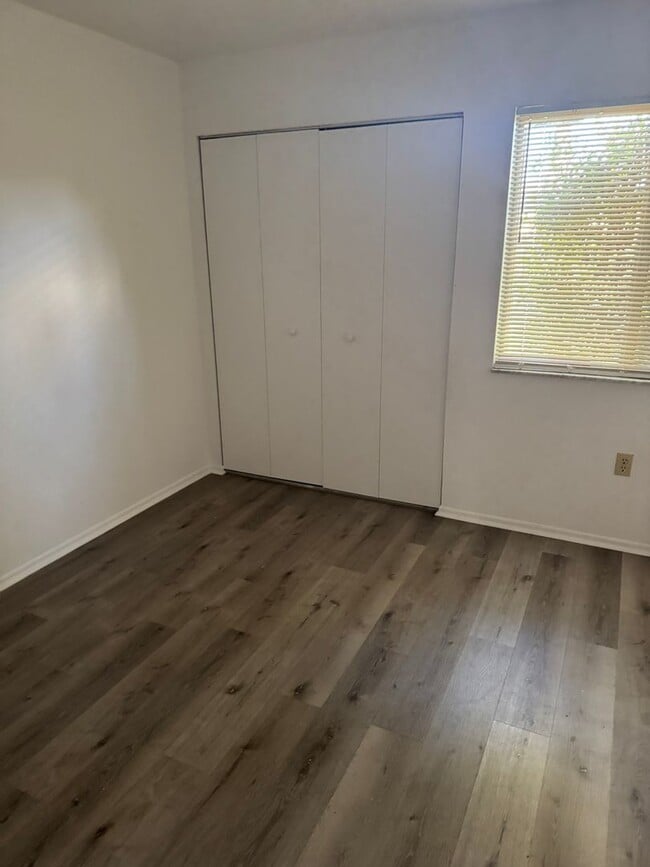 Building Photo - Stylish 2BR Cocoa Rental with Open Layout ...