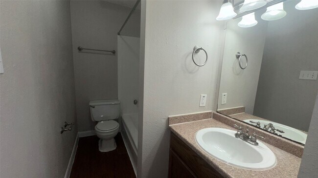 Building Photo - 2825 Bellefontaine Blvd