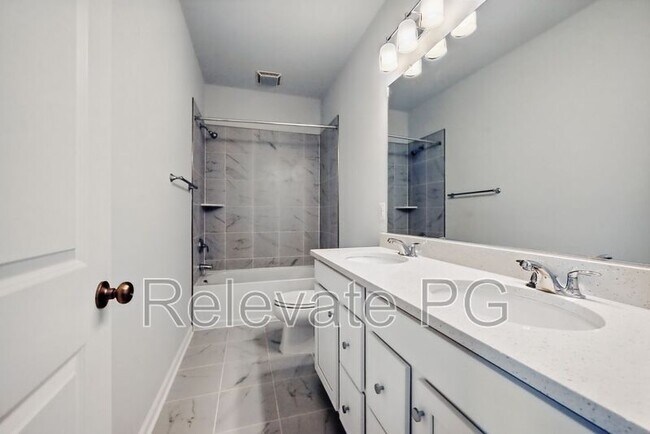 Building Photo - 636 Brookwood Glen Terrace